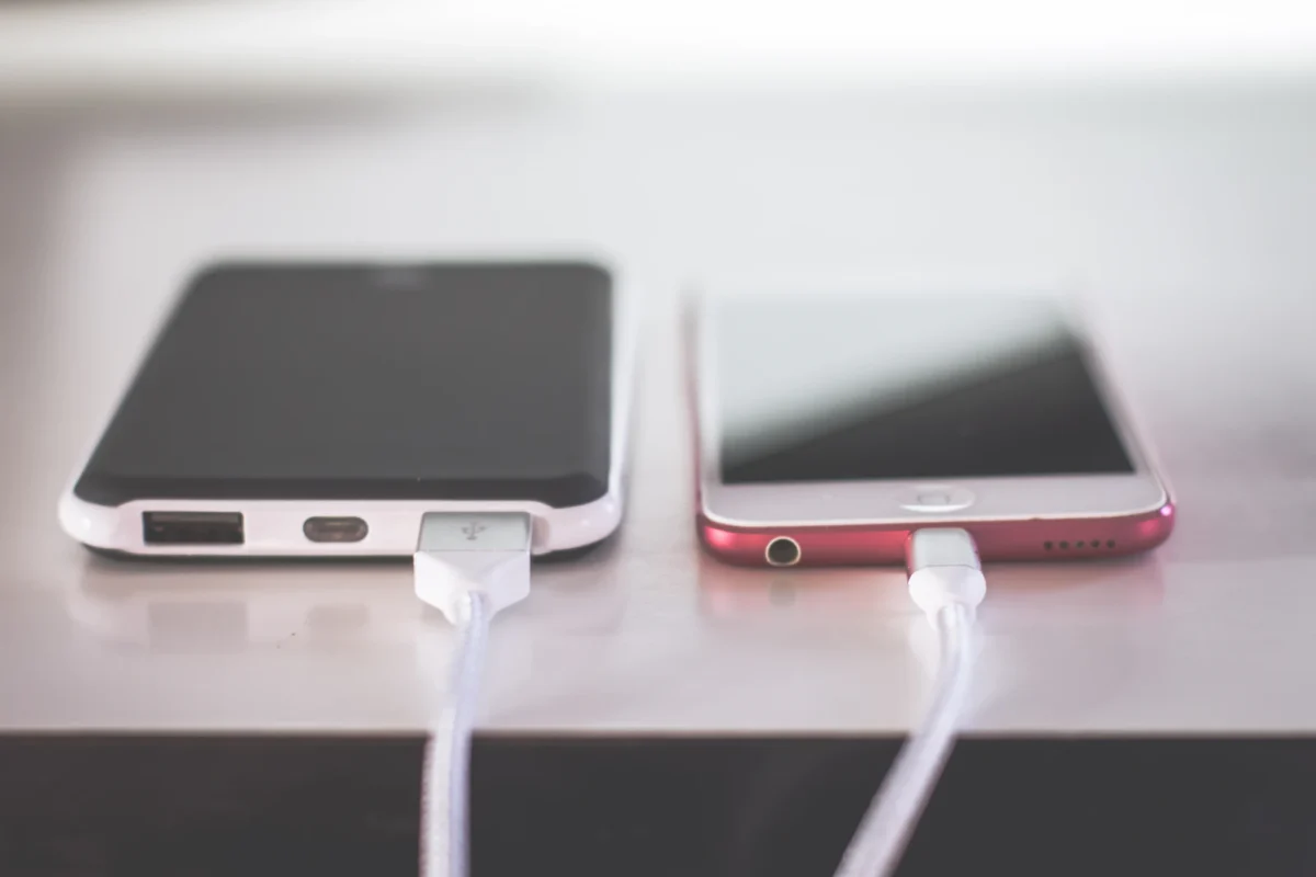 Transfer contacts to a new phone in Pakistan using two phones side by side